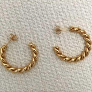 18ct Gold plated Stainless steel twisted hoop earrings.